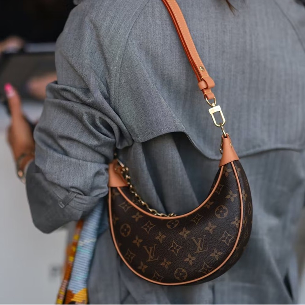 BRAND NEW!!! LOUIS VUITTON LV M81098 Monogram Loop MSRP $2,895 - Picture 5 of 17